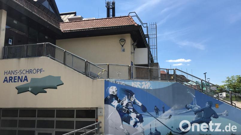Auf dem Parkplatz vor der Hans-Schröpf-Arena in Weiden ist es nach dem Spiel der Blue Devils zu einem Handgemenge zwischen Fans gekommen. Archivbild: Gabi Schönberger