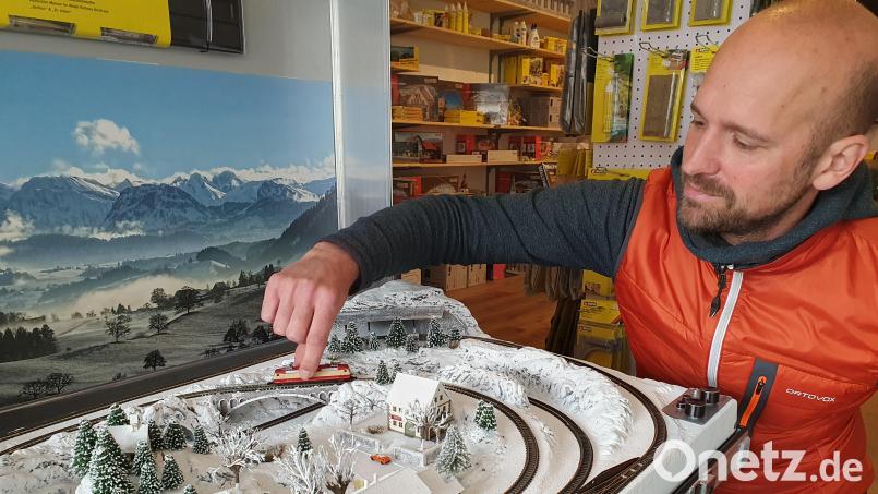 Pierre Jander eröffnet in den früheren Räumen von Laface in der Ledererstraße in Weiden einen Modelleisenbahnladen. Bild: Lowak