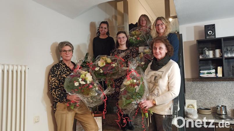 Ehrungen und Verabschiedungen standen in der Stadtverwaltung Waldershof an. Im Bild (von links) Martina Egert, Bürgermeisterin Margit Bayer, Marita Ott, Roswitha Buchwald, Alexandra Serfling und Lydia Zucker. Bild: Stadt Waldershof/exb