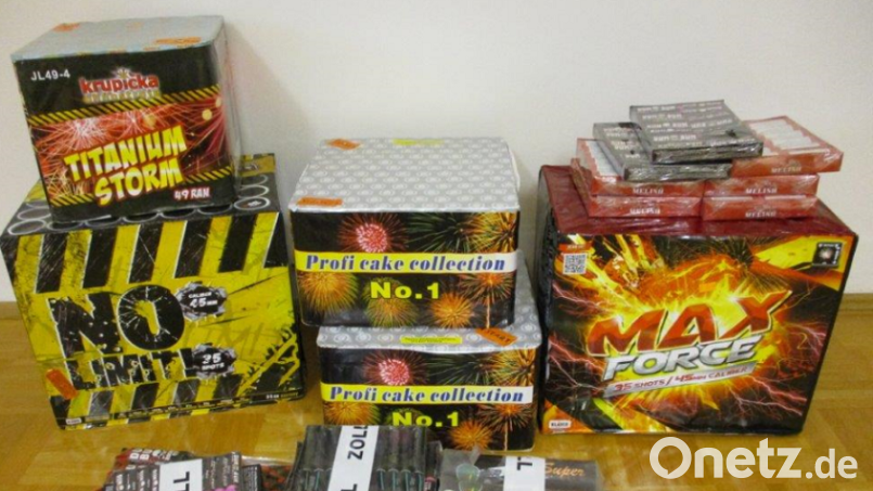 Das Hauptzollamt Regensburg stellte bei Kontrollen an dem Grenzübergang Waidhaus innerhalb kurzer Zeit insgesamt 50 Kilogramm illegale Pyrotechnik sicher. Bild: Hauptzollamt Regensburg