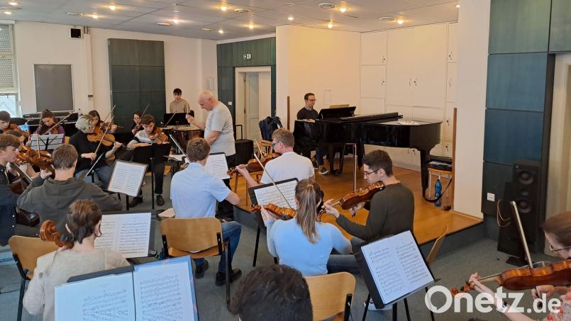 Dieses Foto entstand während der gemeinsamen Probenphase in Prag. Die jungen Leute hatten sich dort Ende Oktober getroffen. Bild: Hans Kistler/exb