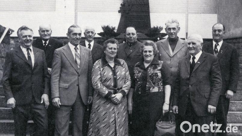 1977 beging der VdK-Ortsverband Moosbach mit damals 72 Mitgliedern das 30. Jubiläum. 
Das Bild zeigt die damalige Vorstandschaft mit (vorne, von links) Johann Prem, Eduard Forster, Barbara Reger, Maria Zachow und Johann Bapist Balk sowie (hinten, von links) Franz Hierold, Emmeram Achmann, Josef Piehler, Andreas Rupprecht und Johann Gall. An diesem Sonntag wird wieder gefeiert. Archivbild: gi