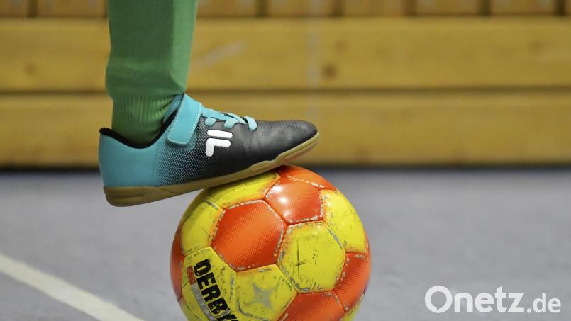 Die in der Bezirksoberliga und höher spielenden Juniorenfußball-Teams ermitteln in den kommenden Wochen ihre Teilnehmer an den Futsal-Bezirksmeisterschaften Symbolbild: Hubert Ziegler