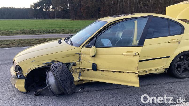 Am BMW entstand beim Unfall in Hahnbach ein Schaden von 16.000 Euro. Bild: Polizei Sulzbach-Rosenberg
