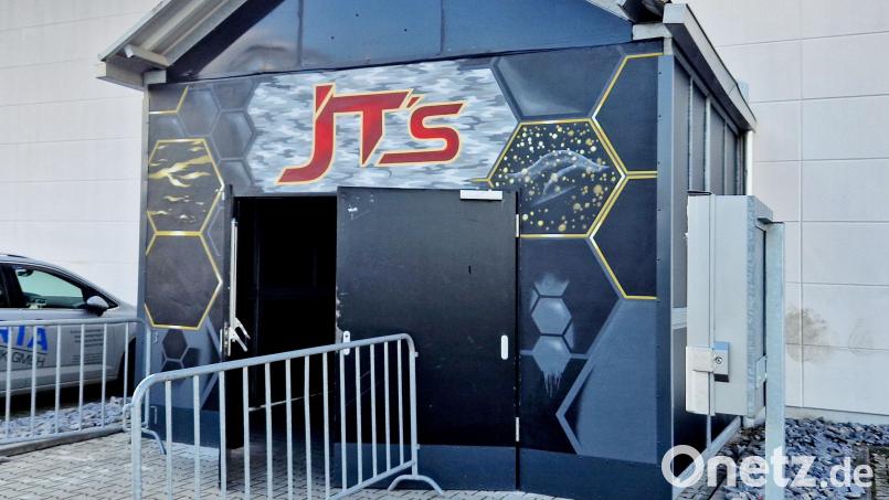 Die Wackersdorfer Diskothek JT&#039;s hat vor ungefähr sechs Wochen neu eröffnet und musste am letzten Wochenende auf Anweisung der Polizei schon wieder geschlossen werden. Nur vorübergehend, wie die Betreiber versichern, die auf ein baldiges grünes Licht aus dem Landratsamt hoffen Bild: Dobler
