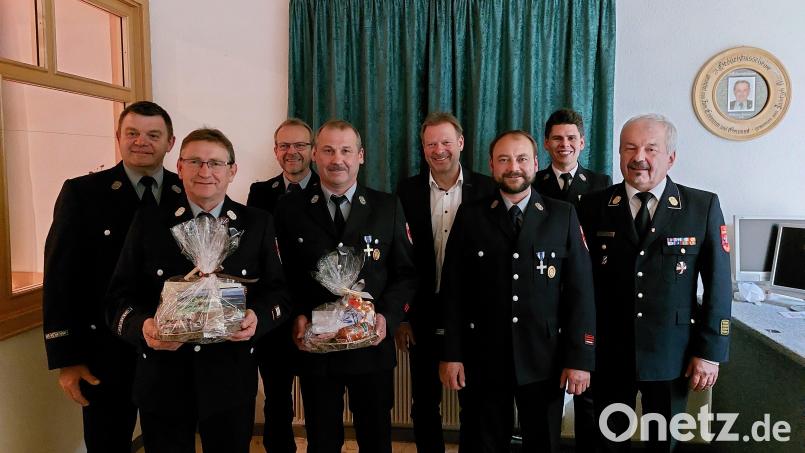 Ehrungen standen bei der Pursrucker Feuerwehr auf der Tagesordnung. Von links: Erich Deichl, Werner Gottschalk, Reinhard Biehler, Anton Rumpler, Alwin Märkl, Günther Rumpler, Dominik Ernst und Fredi Weiß. Bild: FFW Pursruck/exb