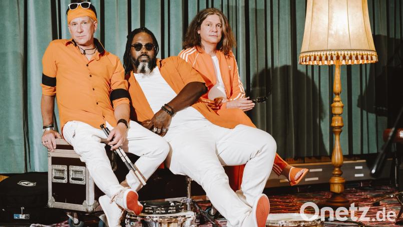 Die Amberger Band &quot;Tanquoray&quot; mit (von links) Michael Deiml, Ashonte Lee und Toby Mayerl gastieren zum Neunburger Kunstherbst-Finale am 17. Dezember in der Alten Seilerei. Bild: Julian Konrad/exb
