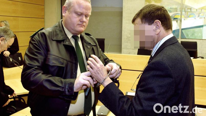 2007 am Landgericht Würzburg: Ex-Manager Hartmut M. muss sich ein zweites Mal des Mordes an Magdalene H. (51) verantworten. Bild: Daniel Karmann/dpa
