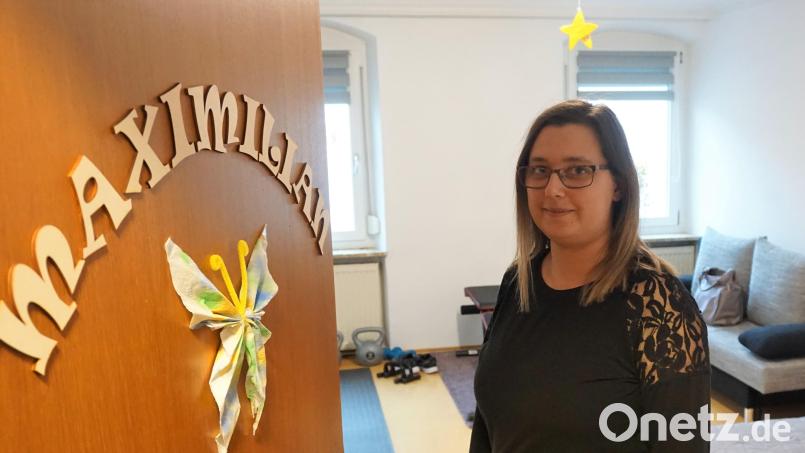 Julia Ertl steht im ehemaligen Zimmer ihres Sohnes, das direkt über einem Geldautomaten liegt. Aus Angst vor einer Sprengung schläft der Zweijährige jetzt in einem anderen Zimmer am anderen Ende der Wohnung. Bild: jut