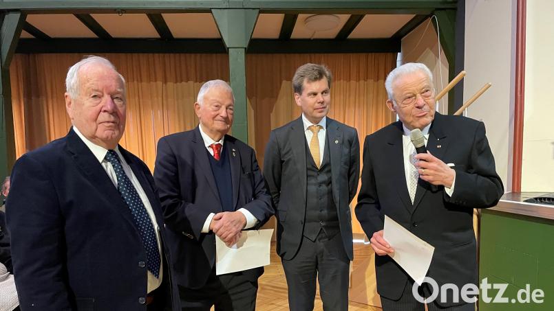 Ehrungen beim Lions-Club: Im Bild von links Gerd Lamberts, Oskar Deininger, Präsident Christian Roßner und Hans-Frieder Roblick. Bild: fphs