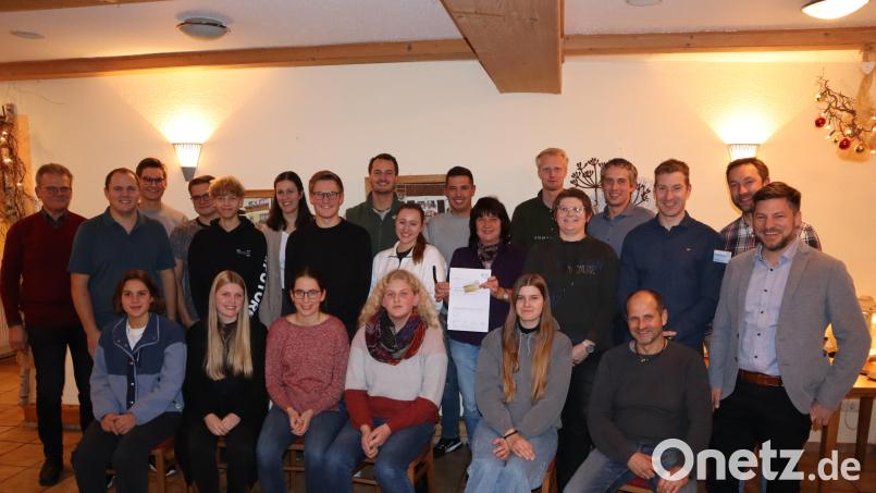 Ehrungen und Übergabe von Ehrenamtskarten bei der Wasserwacht Schwarzenfeld. Bild: Bauer/exb