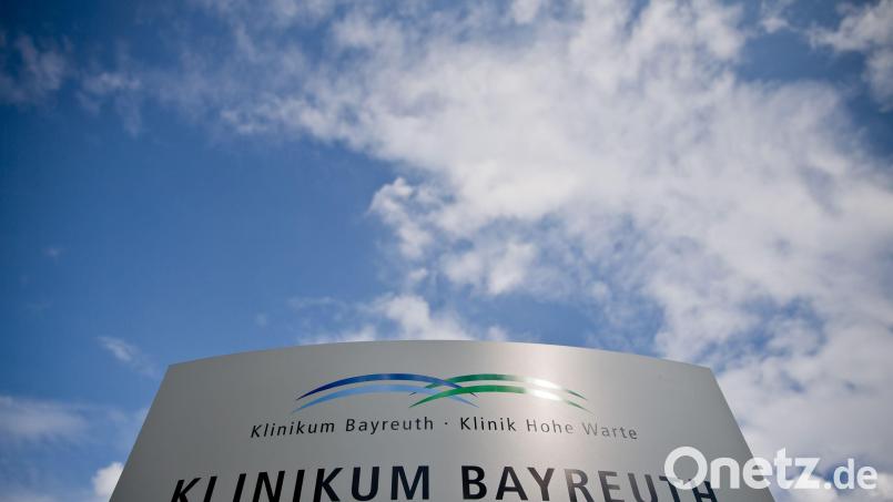 Von Donnerstag, 15. Dezember, bis einschließlich Donnerstag, 22. Dezember, darf kein Besuch in das Klinikum Bayreuth. Symbolbild: Daniel Karmann/dpa