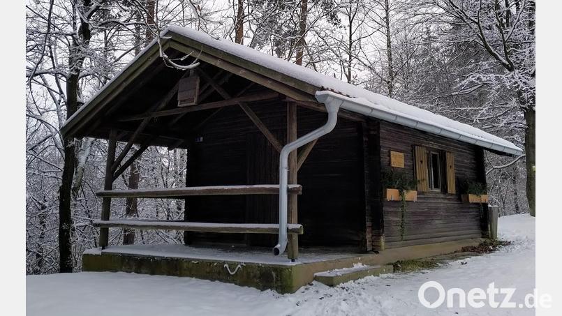 Die Hagerhütte inmitten des Geologischen Lehrpfades ist im Winter besonders idyllisch. Der Weihnachtszauber erstreckt sich auf das gesamte Gebiet. Bild: rfi