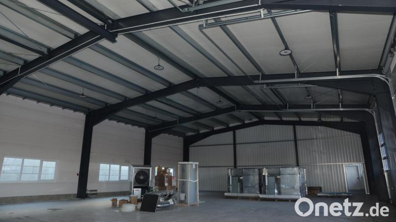 Der Fuhrpark des städtischen Bauhofes darf im neuen Bauhofgebäude abgestellt werden. Das ist die klare Aussage eines Sachverständigen. Bild: bey