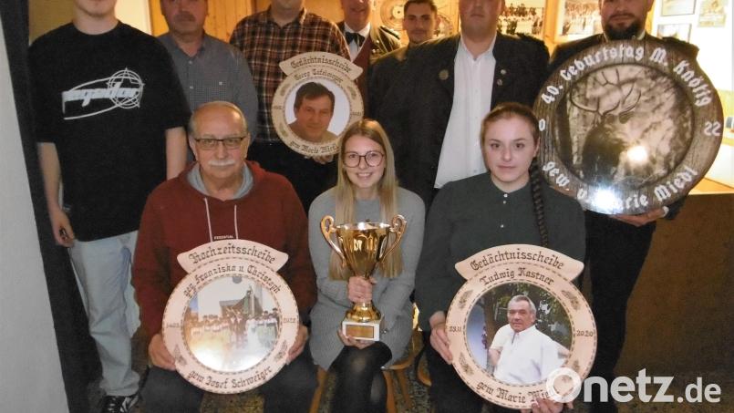 Marie Miedl (vorne, rechts) bewies bei den &quot;Hubertus&quot;-Schützen wieder mal ihre Schießqualität. Bild: bk