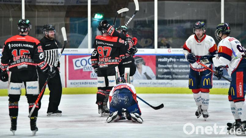 Da jubeln die Amberger Cracks – und Ulm geht in die Knie. Bild: SignaLight-AP