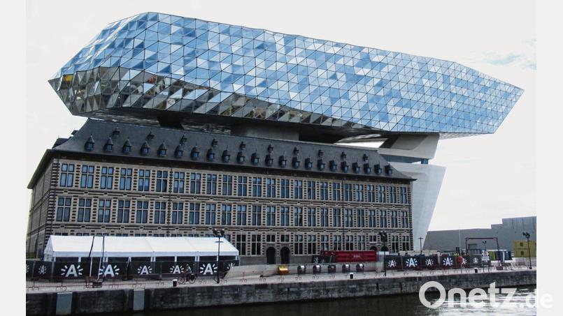 Funkelnder Aufsatz: Stararchitektin Zaha Hadid entwarf den Neubau fürs Havenhuis. Bild:  Sabine Glaubitz/dpa