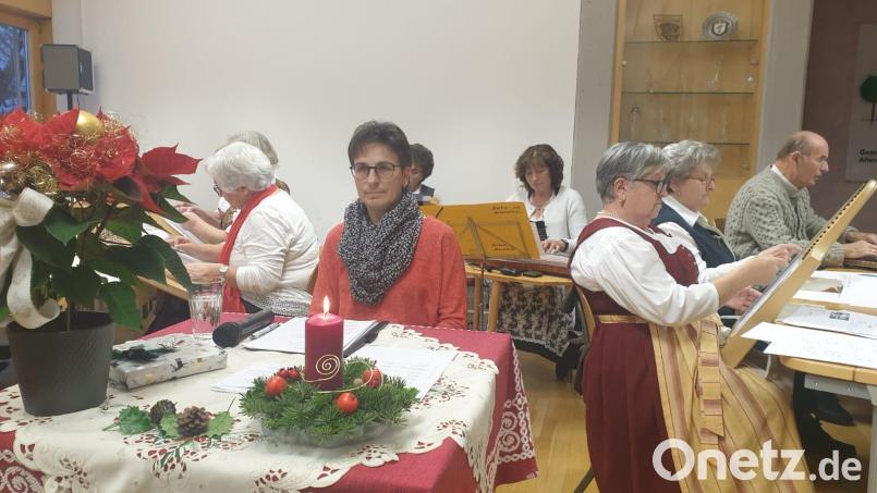 Nachdenkliche Texte in Oberpfälzer Mundart rund um den Advent las Gertraud Mois. Bild: adj