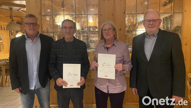 Ehrungen bei der SPD: Das Bild zeigt von links Vorsitzenden Udo Fürst, Gustav Sperber, Inge Stock und Vorstandsmitglied Rainer Bleistein. Bild: SPD Fuchsmühl/exb