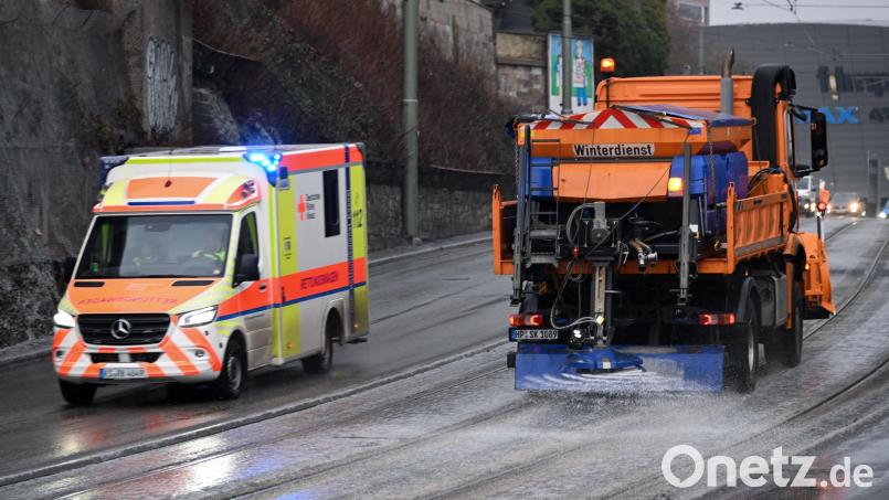 Auf spiegelglatten Straßen und Wegen hat es zu Wochenbeginn zahlreiche Unfälle gegeben. Bild: Uwe Zucchi