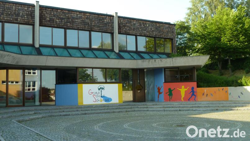 Die Schule in Schönsee stand im Fokus der Stadtratssitzung: Der Brandschutz ist nicht ausreichend gesichert, Archivbild: Portner