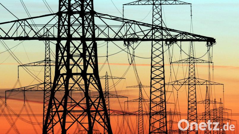 Die Preise für Strom sind so hoch wie nie. Da lohnt es sich für alle Verbraucher, genau hinzuschauen, wo in den Haushalten der größte Stromverbrauch auftritt. Die Stadt Sulzbach-Rosenberg bietet dazu Hilfen an. Symbolbild: Armin Weigel/dpa