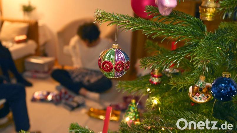 Das Schwandorfer Hilfswerk sorgt jedes Jahr dafür, dass die Bescherung an Heiligabend in sozial benachteiligten Familien nicht ausfallen muss. Symbolbild: Karl-Josef Hildenbrand/dpa