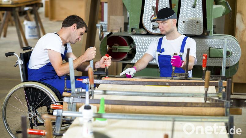 Unternehmen sind laut einer Pressemitteilung der Arbeitsagentur dazu verpflichtet, Arbeitsplätze mit schwerbehinderten Mitarbeitern zu besetzen. Symbolbild: Panthermedia/exb