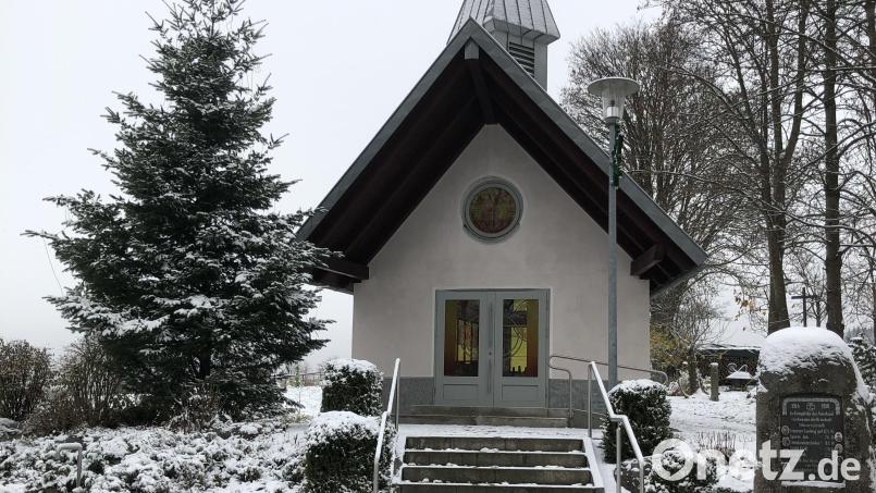 Die Auferstehungskapelle in Schwarzenreuth. Der Kapellenbauverein kümmert sich um das Bauwerk, das regelmäßig Wanderer, Radfahrer und Sonntagsausflügler anzieht. Bild: obe