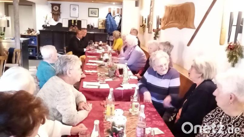 Die Seniorenrunde Frohsinn beim gemütlichen Beisammensein. Bild: Christa Böhm/exb