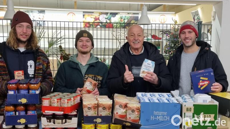 Max Ehinger, Josef Dantl, Josef Gebhardt und Jens Simon (von links) bei der Übergabe der Spenden. Bild: adj