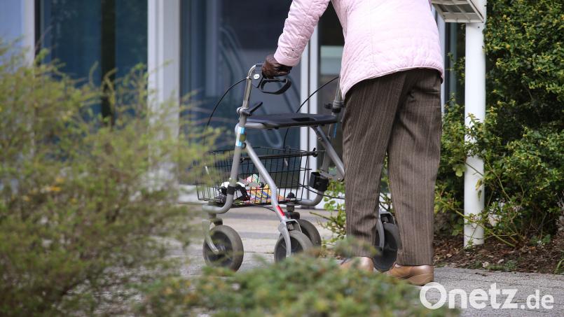 Die Corona-Testpflicht für Besucher von Krankenhäusern, Pflegeheimen und anderen Einrichtungen in Bayern wird für die Weihnachtszeit vereinfacht. Symbolbild: Karl-Josef Hildenbrand/dpa
