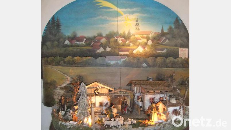 Eine Pittersberger Ortsansicht bildet seit Neuestem den Hintergrund der Krippe in der Kirche St. Nikolaus. Bild: gm