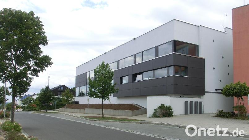 Nach viermonatiger Auszeit ist das Schwimmbad Eschenbach ab 2. Januar wieder für alle geöffnet. Bild: Landratsamt NEW/Prößl/exb