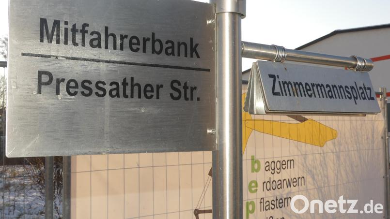 Die an mehreren Stellen im Stadtgebiet aufgestellten Mitfahrerbänke waren von der ILE-Region gefördert worden. Sie waren insbesondere für ältere Mitbürger gedacht, die zum Beispiel eine Mitfahrgelegenheit von der Pressather Straße zum Zimmermannsplatz suchten. Für ein anderes Ziel brauchte nur „umgeblättert“ werden. Bild: rn
