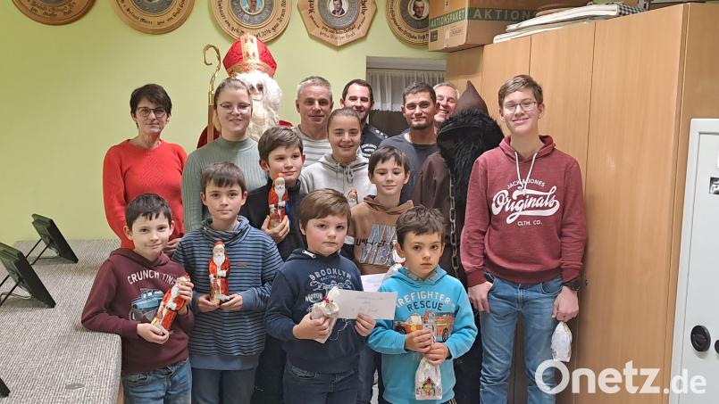 Beim Nikolausschießen der Eichelbachschützen durften sich die Organisatoren über einen Rekordbesuch von 43 Teilnehmern freuen. Bild: Hans Schlosser/exb