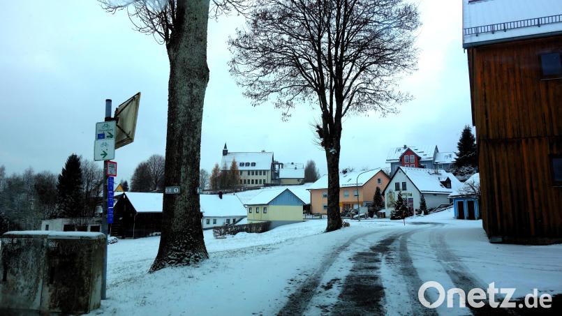 Zur beschlossenen und staatlich geförderten Dorferneuerung im Ortsteil Neudorf zeigt sich vor allem bei der Straßenbeleuchtung großer Diskussionsbedarf. Bild: fjo