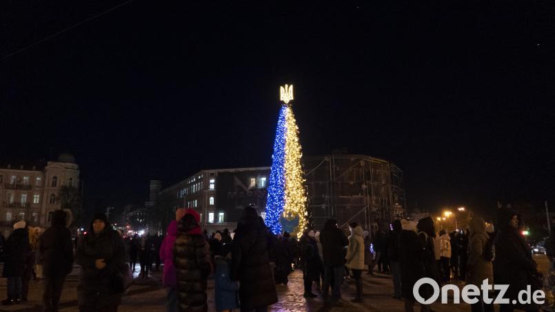 Dem russischen Angriffskrieg zum Trotz wird auch in der Ukraine Weihnachten gefeiert. In manchen Familien dieses Jahr schon früher als sonst. Symbolbild: Vasilisa Stepanenko/dpa