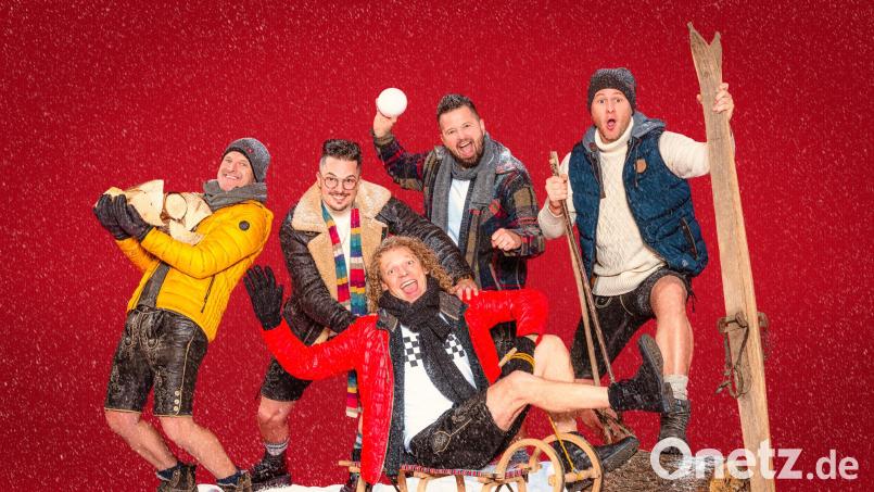 Die &quot;Troglauer&quot; besingen in ihrem neuesten Lied die Weihnachtszeit und so manche Situationen, die zum großen Familienfest irgendwie dazu gehören. Bild: Bernd Schönfelder/exb