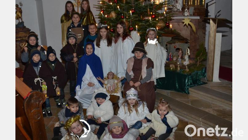&quot;Der Stern“ hieß das Krippenspiel von Nadja Klein, das die Kinder in der Pfarrkirche in Böhmischbruck am Heiligabend den vielen Gottesdienstbesuchern vorstellten. Heuer waren ganz viele kleine Darsteller dabei. Bild: dob