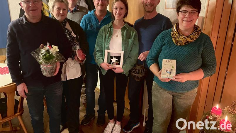 Nach der Preisverteilung bei der Schützengesellschaft Grenzland Pullenried (von links): Oliver Roth, Christa Roth, Johann Irlbacher, anfred Becher, Emma Zach, Markus Zach und Beate Becher. Bild:  Annegret Greber/exb