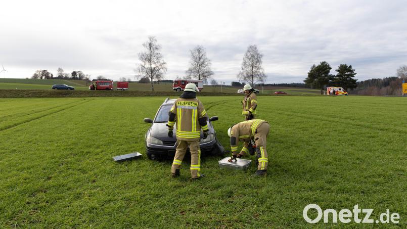 Der Renault Laguna der 39-Jährigen steckte fest. Bild: Roland Wellenhoefer