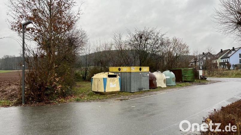 Ein möglicher Standort für den neuen Mobilfunkmast der Telekom: das Grundstück Am Steigacker im Baugebiet „Schustergasse III“, auf dem derzeit die Abfallcontainer stehen. Bild: Gemeinde Etzenricht/exb