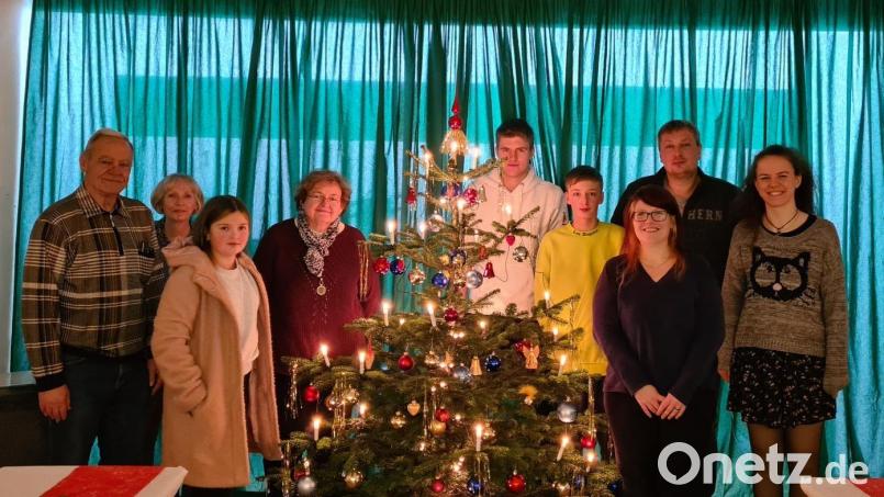 Beim Nuss- und Christbaumkugelschießen des Schützenvereins Schönsee ging keiner der Teilnehmer leer aus. Bild: Nadine Beer/exb