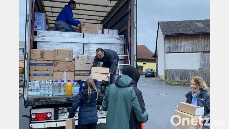 Rückblick auf die Hilfsaktion in Schirmitz Anfang April. Auch da waren die Schirmitzer überaus engagiert. Der vollbeladene LKW startete noch am selben Abend in Richtung Ukraine. Archivbild: Daniel Pufke/exb