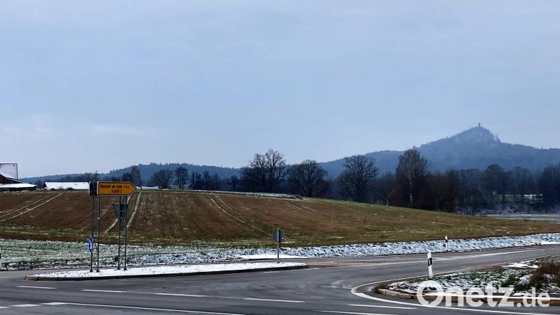 Zwei Jungunternehmer aus der Gemeinde Kastl wollen sich im neuen Gewerbegebiet bei Senkendorf ansiedeln. Bild: stg