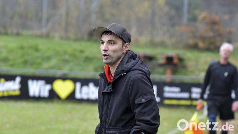 Marius Ehrnsperger bleibt Trainer der DJK Utzenhofen. Archivbild: Hubert Ziegler
