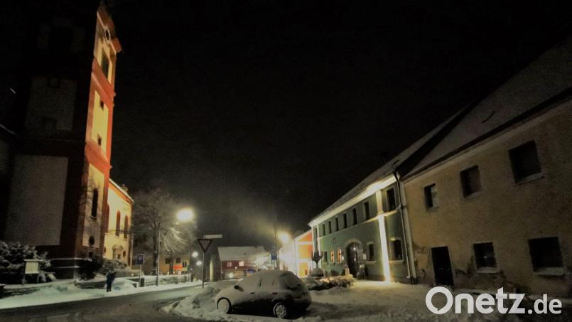 Die Zeiten, als Strahler die Pfarrkirche beleuchteten sind in Eslarn vorbei. Bild: gz