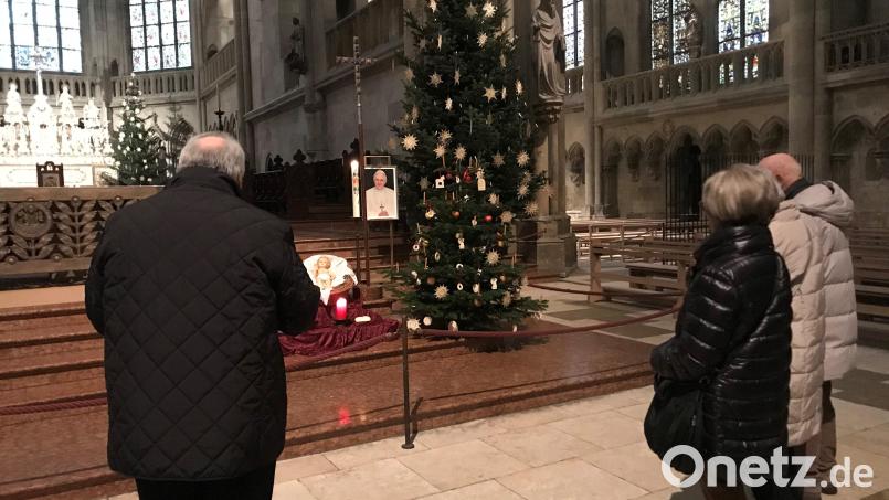 Regensburger trauern um verstorbenen Papst. Bild: Elisabeth Weiten