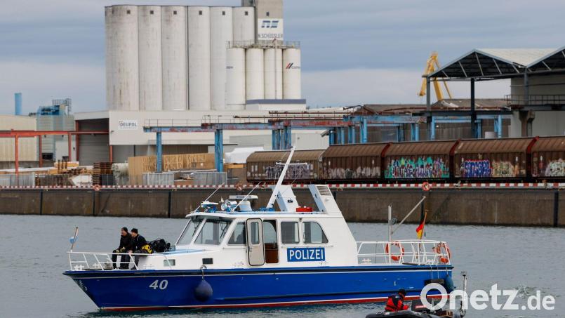 Taucher mit Sonar, Leichenspürhunde und Sonarboote suchten nach einer vermissten Schwangeren im Nürnberger Hafen. Bild: Heiko Becker/dpa